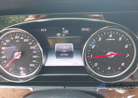 2017 Mercedes-Benz E 300 z USA, uszkodzony, nr VIN WDDZF4JB8HA275737